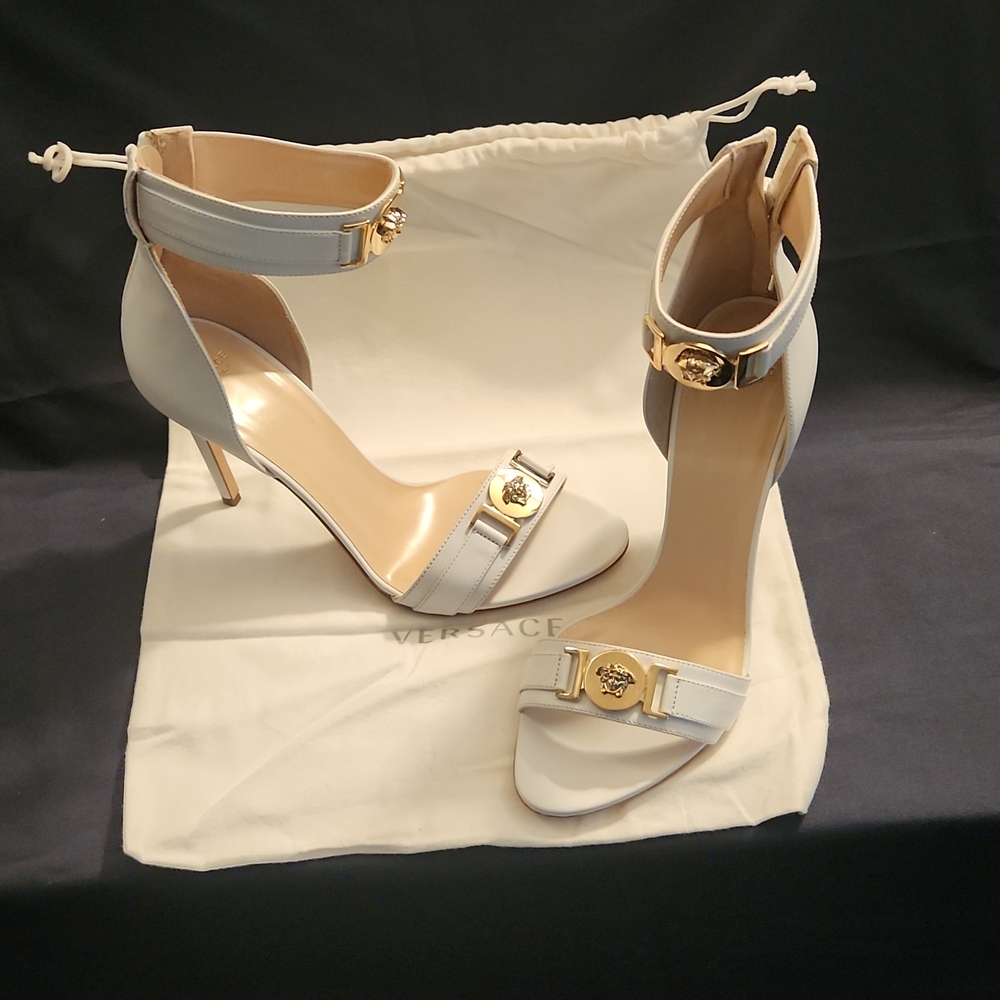 Authentic Versace Blanco 4 inch high heels .